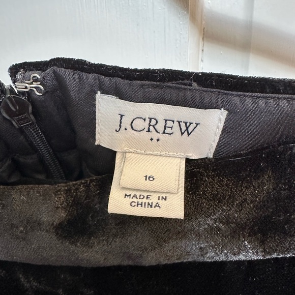 J Crew Black Velvet Skirt 16 - looks brand new! Holiday Party perfection! - Picture 2 of 2